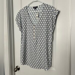 NWT Express Silky Crepe Zip-up Blouse